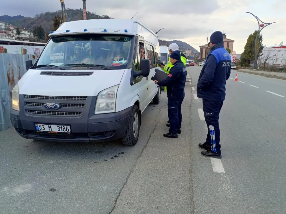 Çayeli Belediyesi Zabıta Ekipleri, Ticari Araçlar ve Okul Servislerinde Denetimlerini Sürdürüyor