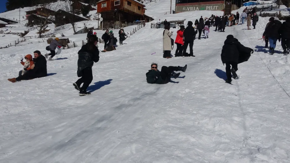 Ayder’de, kar festivali kayakla başladı