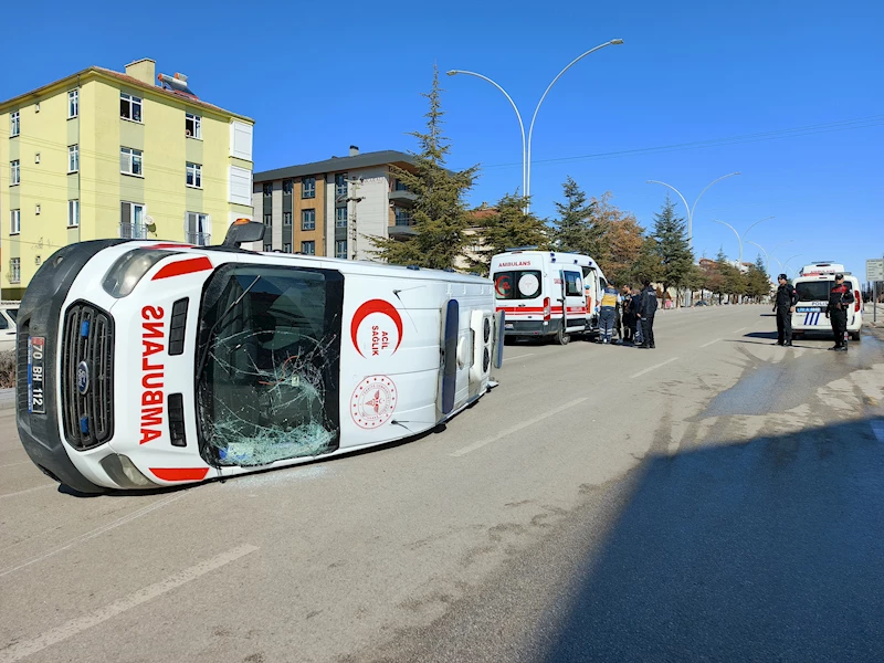 Otomobil ile ambulans çarpıştı: 6 yaralı