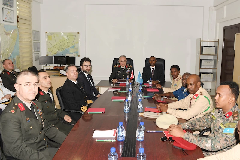 Genelkurmay Başkanı Orgeneral Metin Gürak, Somali’de askeri törenle karşılandı