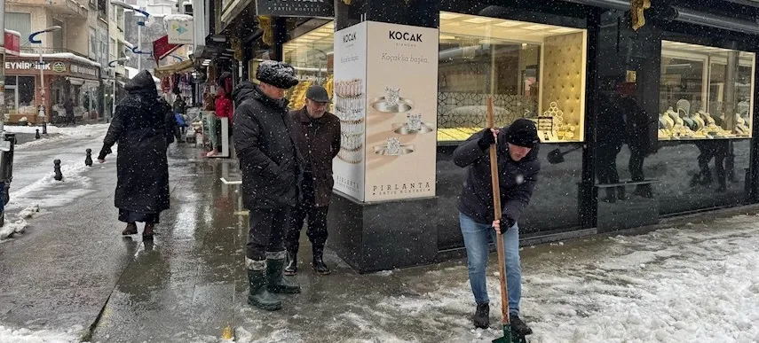 Pazar’da Kar Mücadelesi: Başkan Çakır Sahada!