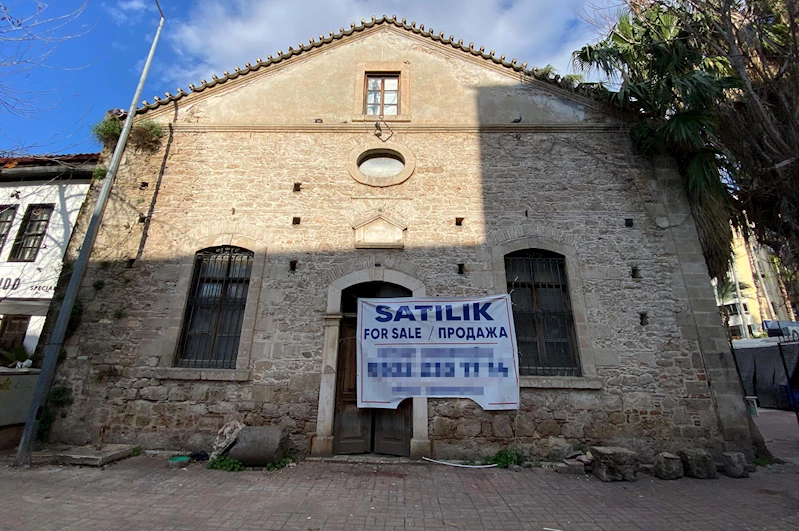 Anıtsal yapı olarak tescil edilen tarihi hamam satılıyor
