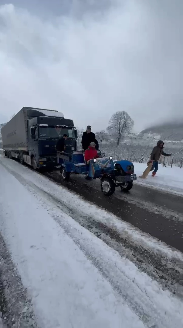 Karda kalan 25 tonluk TIR’ı, 750 kiloluk 