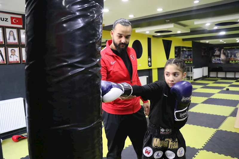 Babasının zoruyla başladığı muaythaide şampiyon oldu