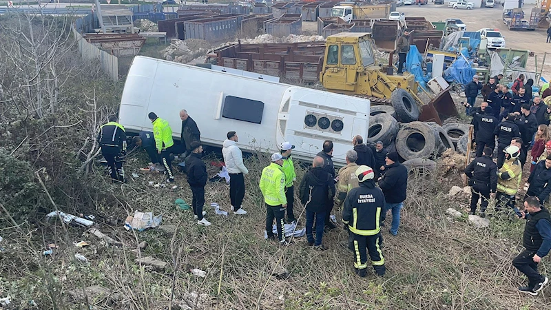 TIR’ın çarptığı işçi servis otobüsü şarampole devrildi; 1’i ağır, 9 yaralı