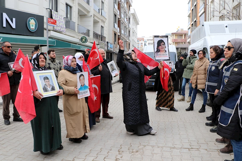 Oğlu PKK tarafından kaçırılan anne: Öldüğüne inanmıyorum, beni duyuyorsan gel teslim ol