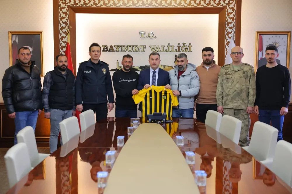 Bayburt Özel İdare Spor Taraftarları, Vali Eldivanı Ziyaret Etti