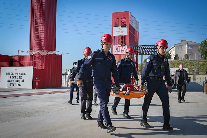 Mersin İtfaiyesi, yangın ve kurtarma tatbikatı yaptı 