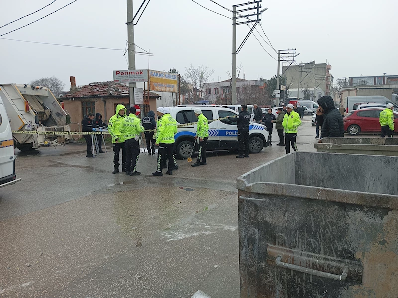 Çöp kamyonunun altında kalan yaya hayatını kaybetti