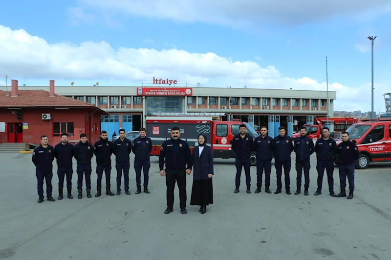 Depremzede avukat, kurtarıcılarıyla buluştu