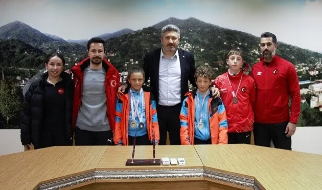 Başarılı Sporcular Belediye Başkanı Rıfat Özer