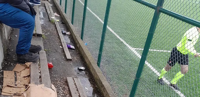 Rize Pazar’da Sentetik Saha Tribünleri Yine Bakımsız