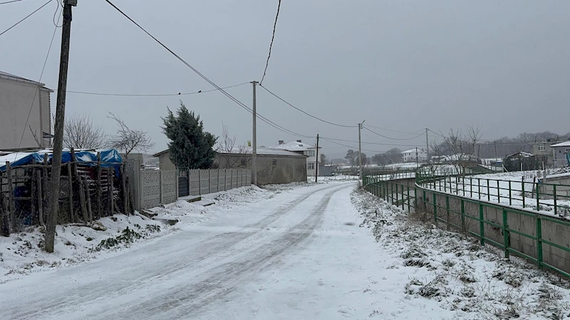 Tekirdağ’ın yüksek kesimlerine kar yağdı