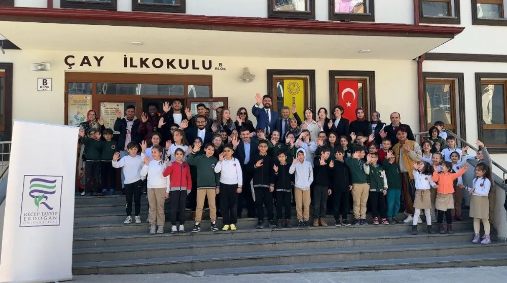 RTEÜ’lü Uluslararası Öğrencilerden Çay İlkokulu’na İngilizce Köprüsü