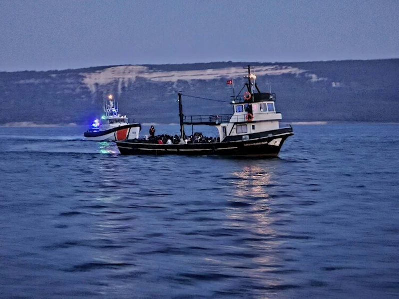 Çanakkale’de 109 kaçak göçmen ve 3 göçmen kaçakçısı yakalandı