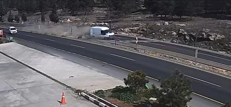  Şanlıurfa’da 2 kişinin yaralandığı kaza kamerada