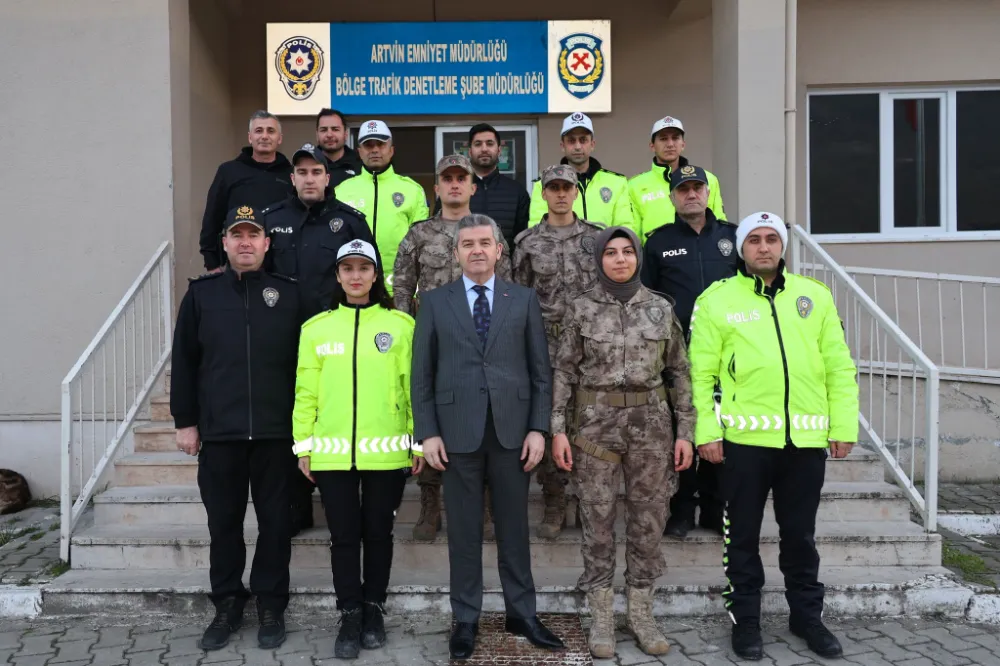 Artvin Valisi Dr. Turan Ergün,Trafik Polisiyle İftarda Bir araya Geldi