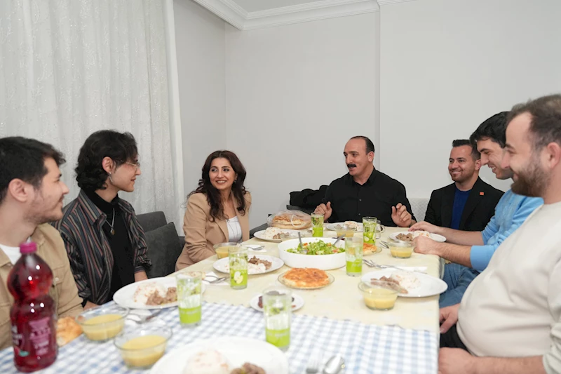 Başkan Kotan öğrencilere iftar yemeği hazırladı