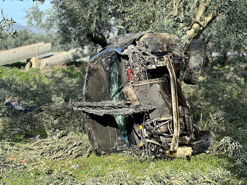 Zeytinliğe uçan otomobilin sürücüsü yaralanmadı