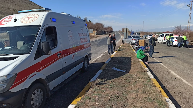 Otomobil ile motosiklet çarpıştı; baba ile kızı yaralandı  