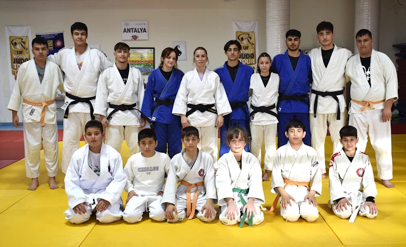 Ortaokulda başladıkları judoyu, üniversite hayatlarına taşıdılar