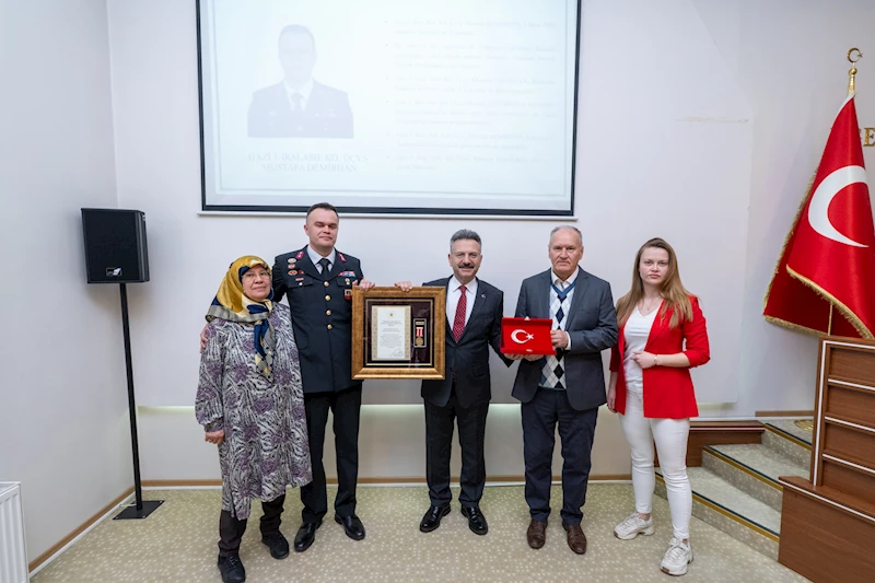 Eskişehir’de şehit aileleri ve gazilere devlet övünç madalyası verildi