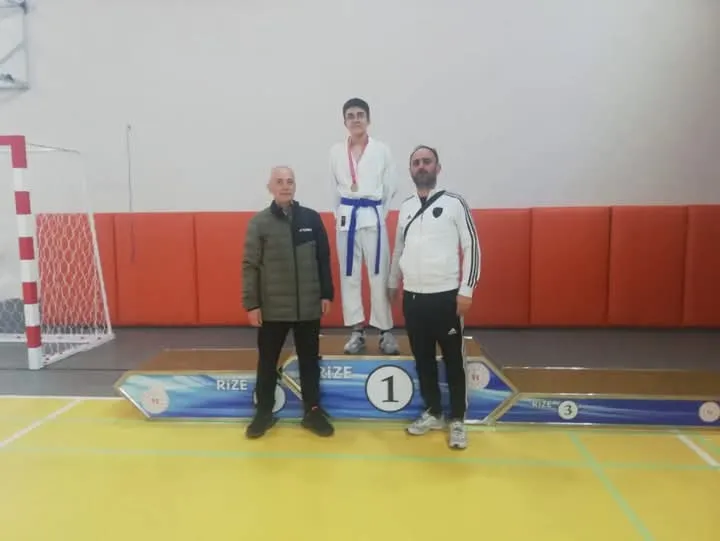 Rize’de Karate Şampiyonu RAİH’li Öğrenciden Büyük Başarı