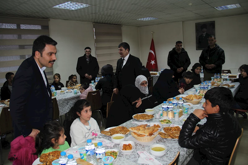 Karlıova’da, ebeveynlerinden yoksun çocuklara iftar