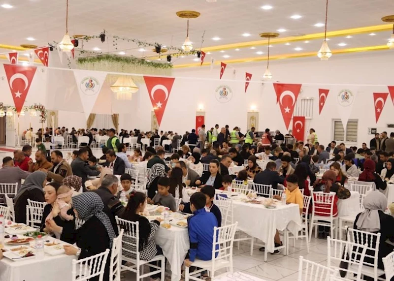 Protokol, şehit aileleri ve gazilerle iftarda bir araya geldi