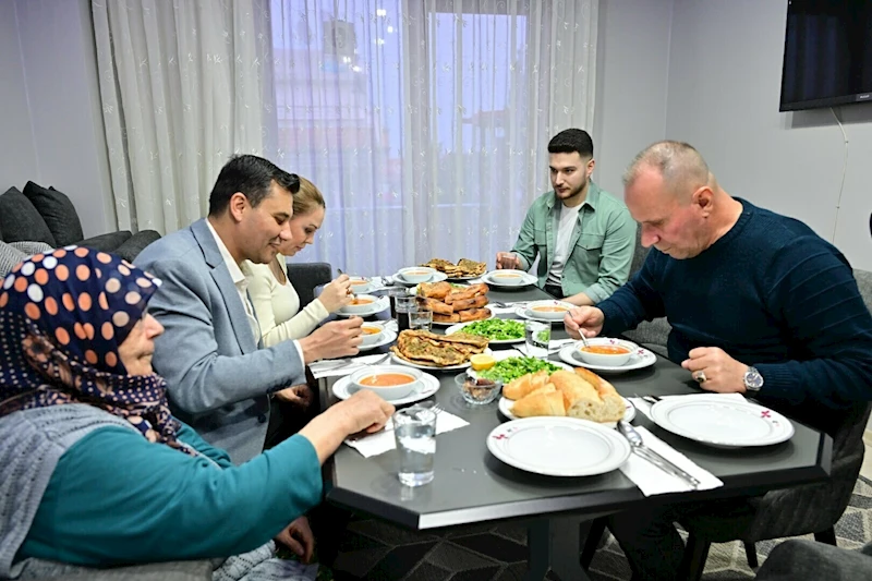 Başkan Zeyrek, ilk iftarda şehit ailesinin sofrasına konuk oldu