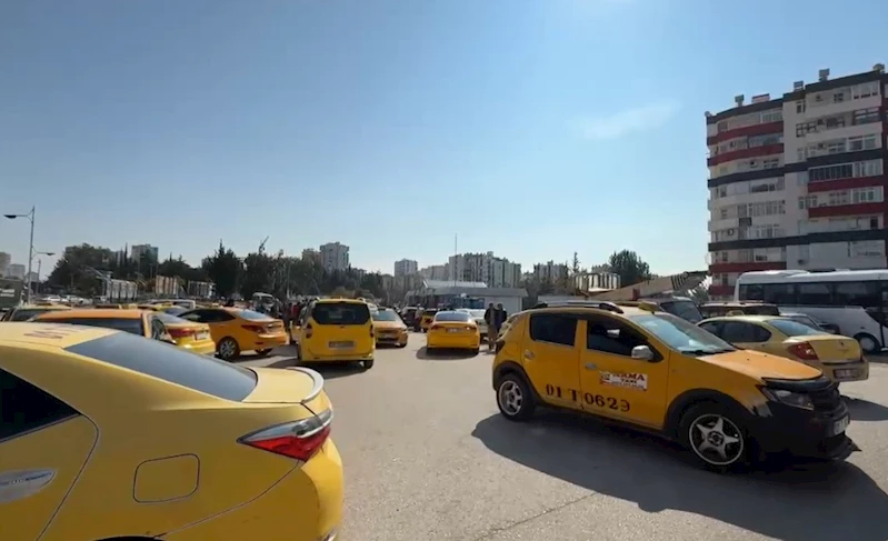 Taksiciler, durakların artırılmasını isteyen havalimanı kooperatifini protesto etti