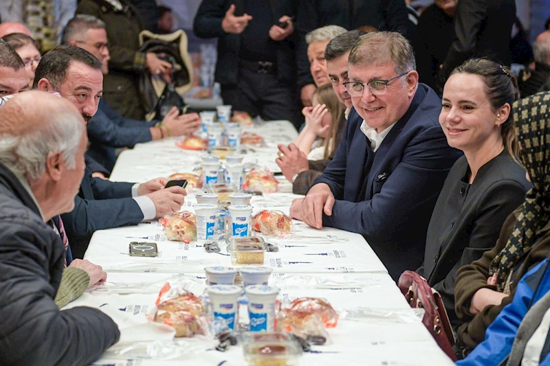 İlk iftarda Ödemişlilerle buluşan Başkan Tugay: Yüreğimizdeki iyiliği çoğaltalım