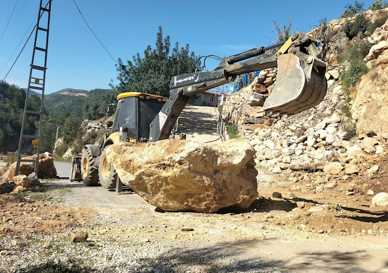 Alanya kırsalında yol mesaisi