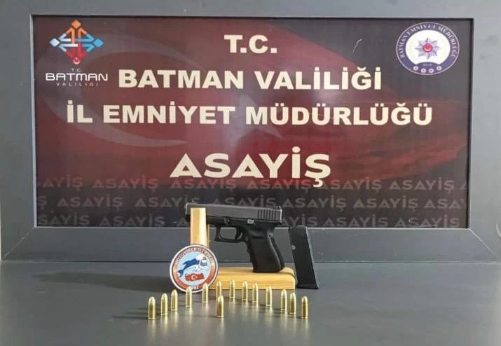 Batman’da, ruhsatsız tabanca ile yakalanan 3 şüpheli tutuklandı