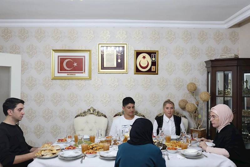 Emine Erdoğan, iftarda 15 Temmuz şehidi Sayın