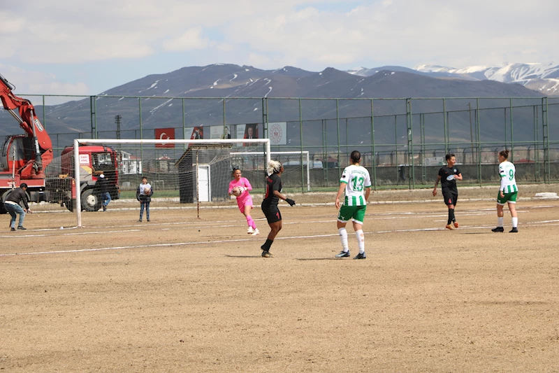 Yüksekova Kadın Futbol Takımı, final maçında Dudullu Spor