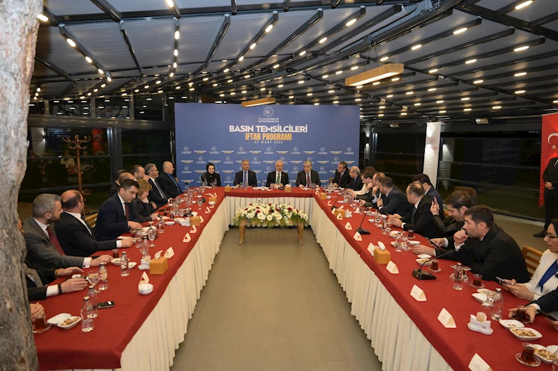 Bakan Uraloğlu: Sosyal medyada 13-16 yaş arası ebeveyn iznine tabi olsun, 13 yaş altına izin verilmesin 