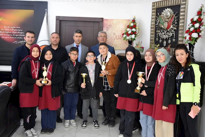 Öğrenciler başarısıyla gururlandırdı