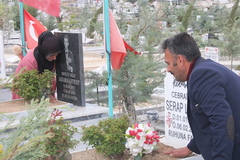 Arife gününde Deprem Şehitliği