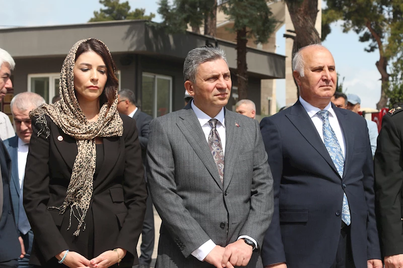 Vali Şahin şehitliği ziyaret etti