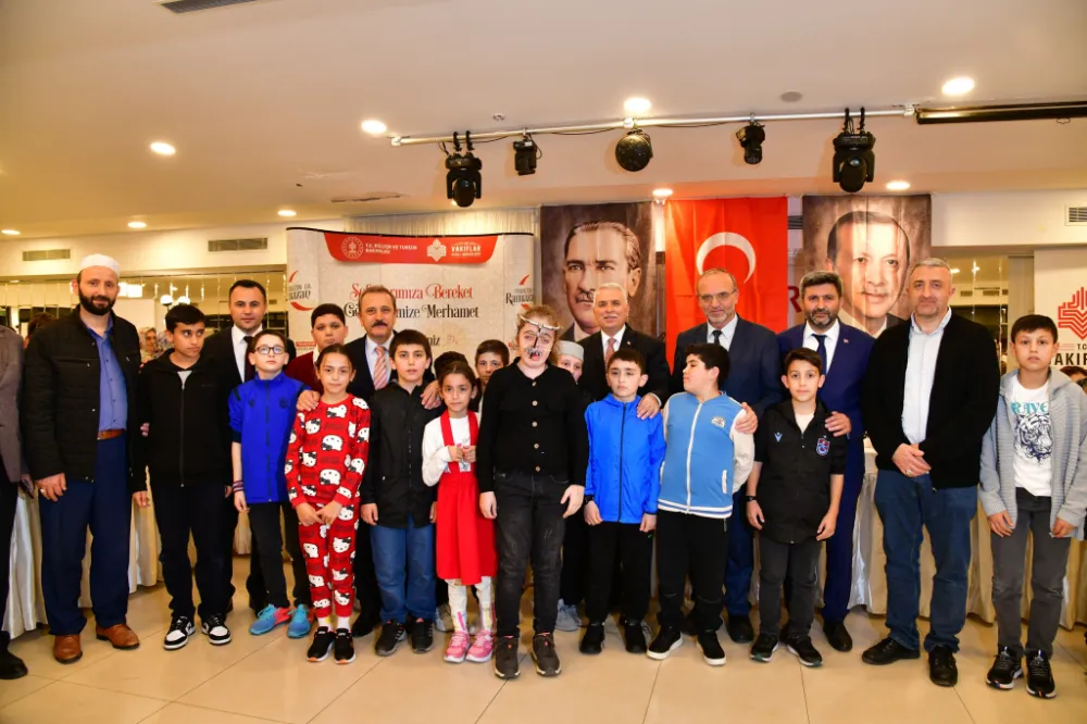 Trabzon Valisi Aziz Yıldırım, Vakfıkebir’de Ramazan İftarında Vatandaşlarla Buluştu
