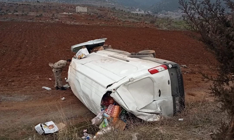 Gaziantep’te minibüs, şarampole devrildi: 2 yaralı