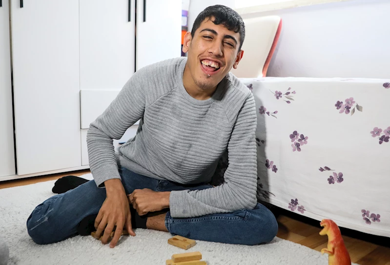 Yüzde 90 engelli Emrecan