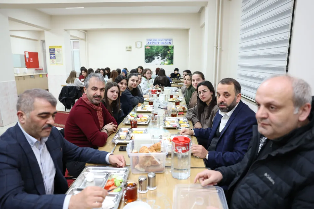 Rize Valisi İhsan Selim Baydaş, TOBB Fen Lisesi Öğrencileriyle Sahurda Bir Araya Geldi