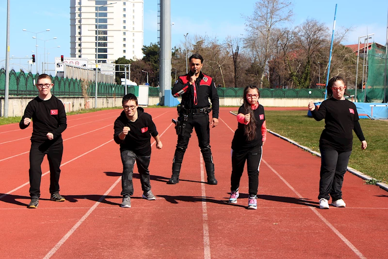 Polis memuru, özel çocukları atletizm şampiyonalarına hazırlıyor