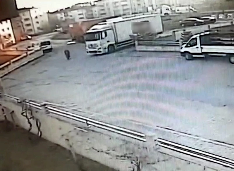 Kamyonun çarptığı kadın öldü, şoför gözaltında