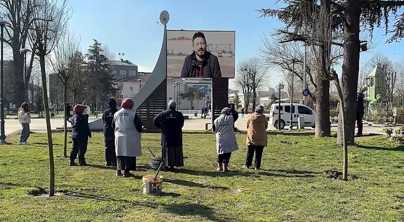 Eşleri 8 Mart mesajı gönderdi; LED ekranda görünce duygulandılar