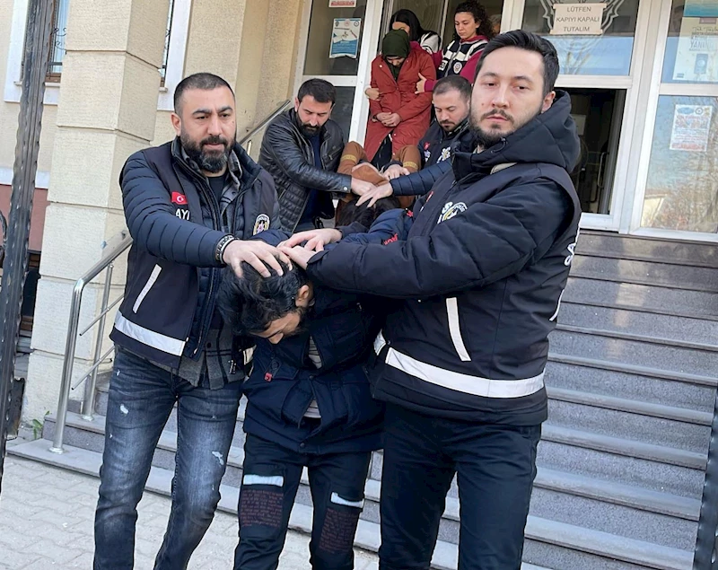 3’üncü kattan düşen hamile kadının ölümünde eşi ile 2 şüpheli adliyede