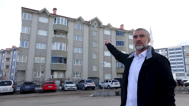 6 katlı binanın çatısından düşmekten, beline bağladığı iple kurtuldu