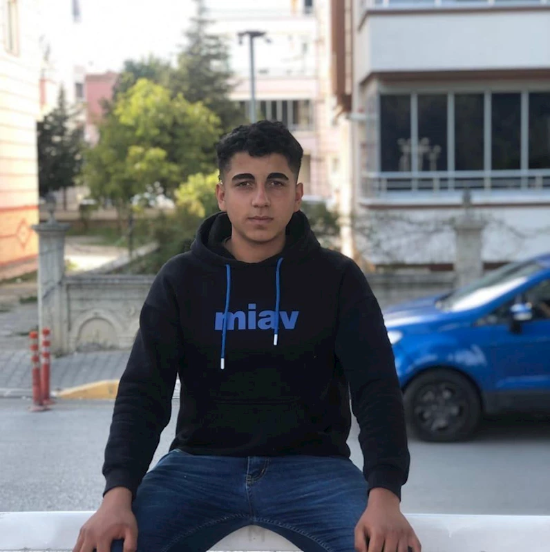 Traktörle çarpışan motosikletin sürücüsü öldü